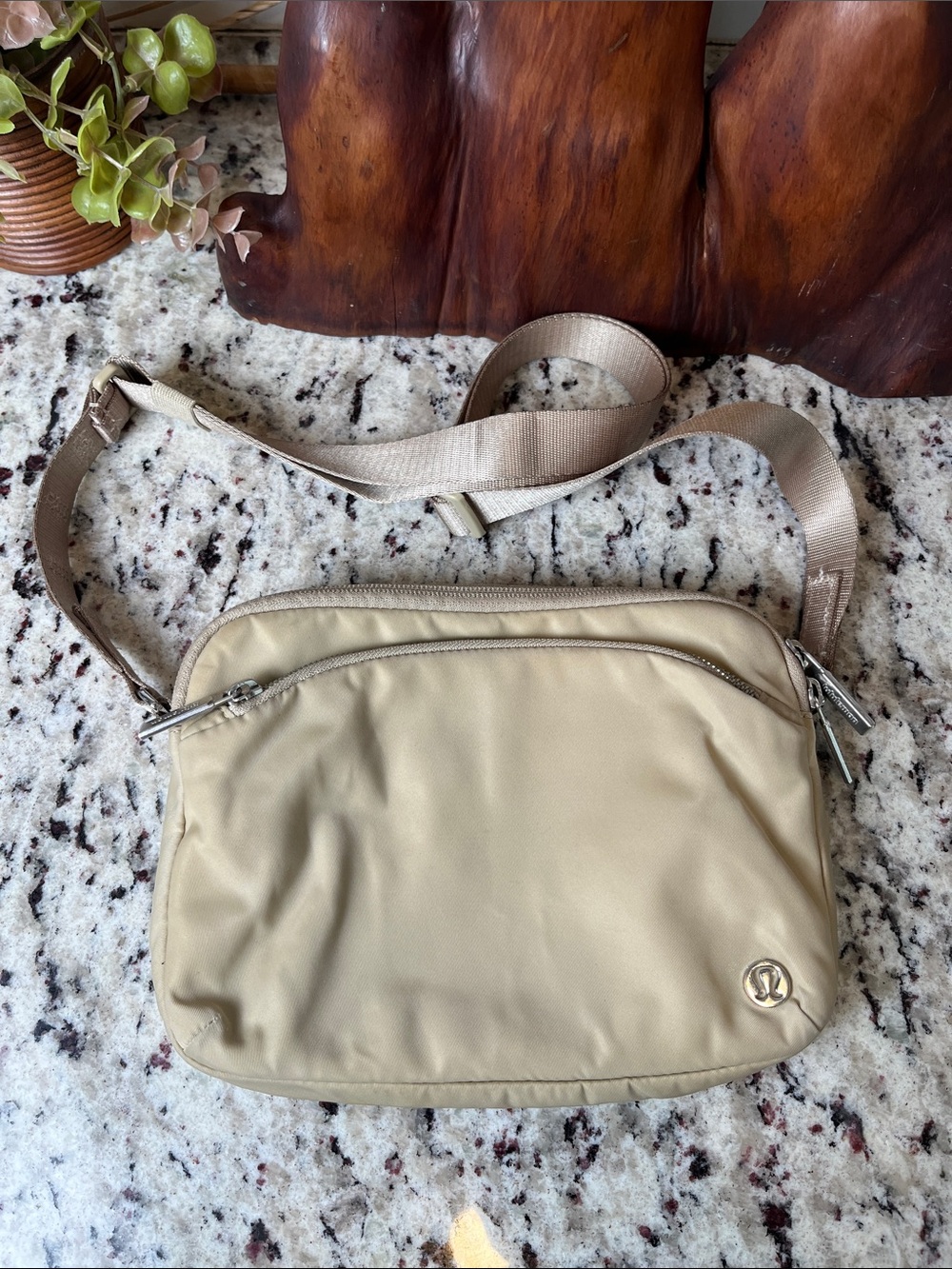 Lululemon Crossbody Shoulder Bag - Picture 4 of 10